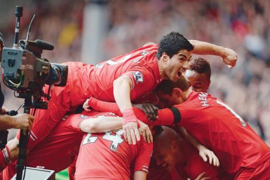 English Premier League filled with the Army in Red